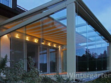 Maximale Transparenz: Modernes Glashaus im Grünen