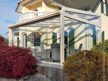 Beispiel für Verglasungen mit flächigen Glaselementen, Terrassendach