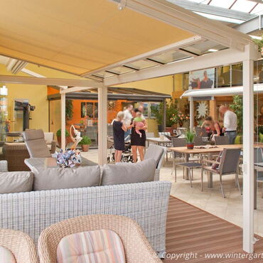 Ausstellung von Terrassenüberdachungen aus Glas und Alu