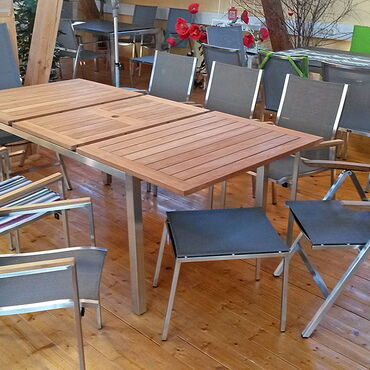 Gartenmoebel aus Edelstahl - Edelstahl-Teak Gartentisch, Esstisch, Gartenstühle Hochlehner, Stapelstühle
