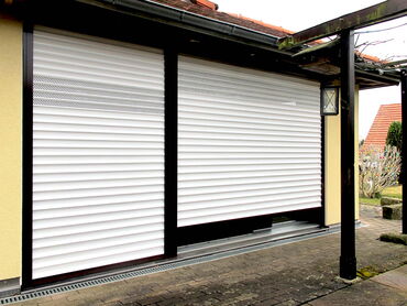Bewährte Sicherheitstechnik schützt vor Einbruch! - Sicherheitsrollläden sind gegen Hochschieben gesichert