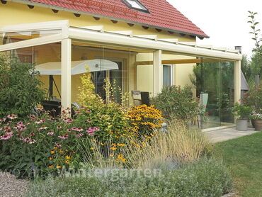 Wintergärten Referenzen | Kalt Wintergarten mit Schiebeverglasung - Ansicht von Außen