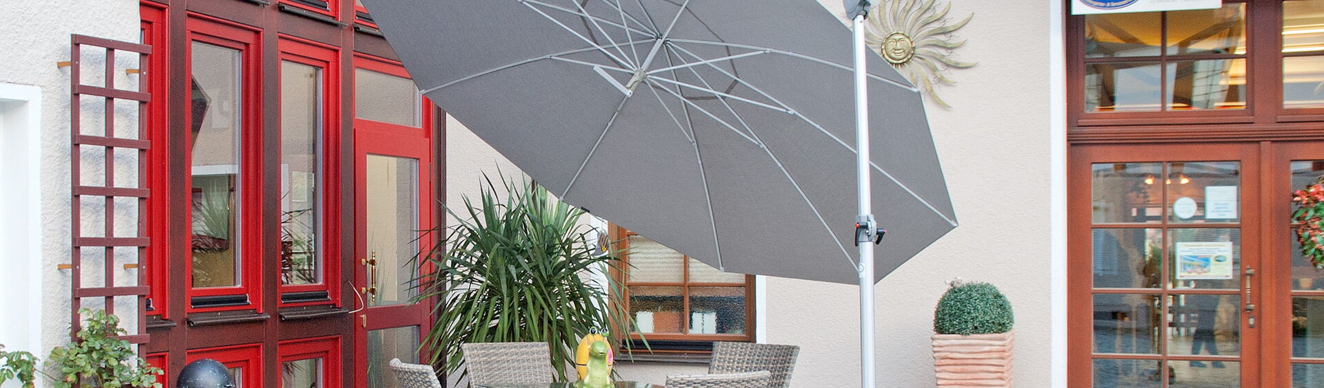 Sonnenschirm von Glatz - Ampelschirme ✓ Balkonschirme ✓ Stockschirme