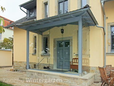 Verglaster Hauseingang - Schiebeanlage aus Glas, geschlossen 2