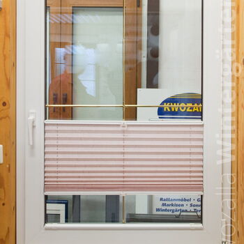 Verspannter Plissee Behang frei positionierbar - Plisseeanlage nach Maß. Auf Wunsch mit Montage