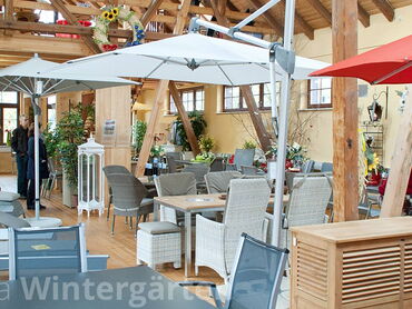 Außenbeschattung Schirme - große Auswahl: Ampelschirme, Stockschirme, Sonnenschirme - groß oder klein